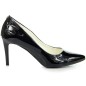 Pumps on a black lacquered stiletto W Juma