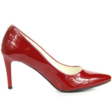 Pumps on a red lacquered stiletto W Juma