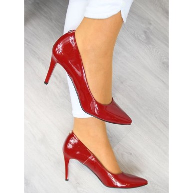 Pumps on a red lacquered stiletto W Juma