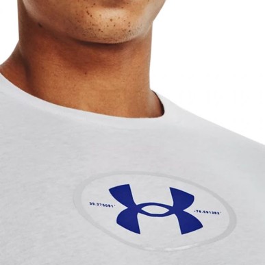 T-shirt grafica Under Armour Repeat Ss M 1371264 014