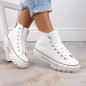 Sneakers isolate sulla piattaforma Big Star W INT1903A bianco